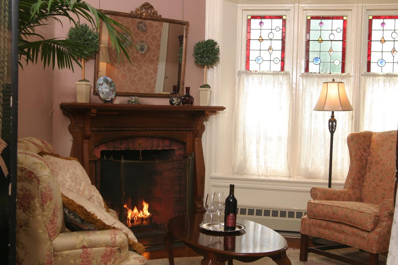 Grand Victorian Acomodação com café da manhã Cataratas do Niágara Exterior foto
